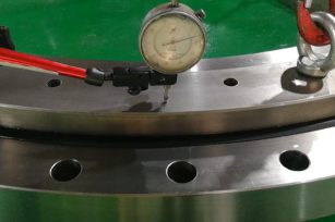 回轉(zhuǎn)支承的游隙是什么意思，對使用有什么影響？